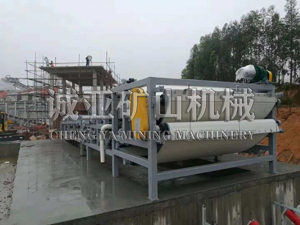 帶(dài)式壓濾機